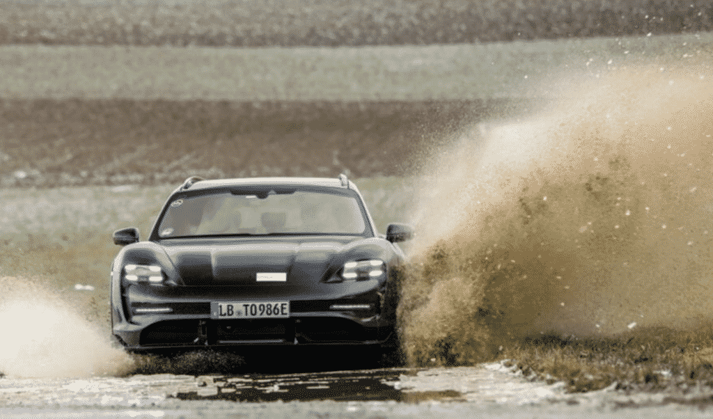 Porsche Taycan Cross Turismo : la version break bientôt disponible au catalogue Porsche Taycan