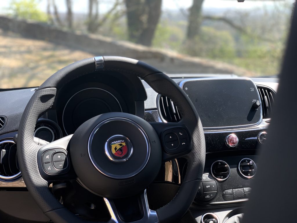 Essai Abarth 595 Scorpioneoro : une édition limitée et plutôt pimentée ! abarth 595 scorpioneoro 4