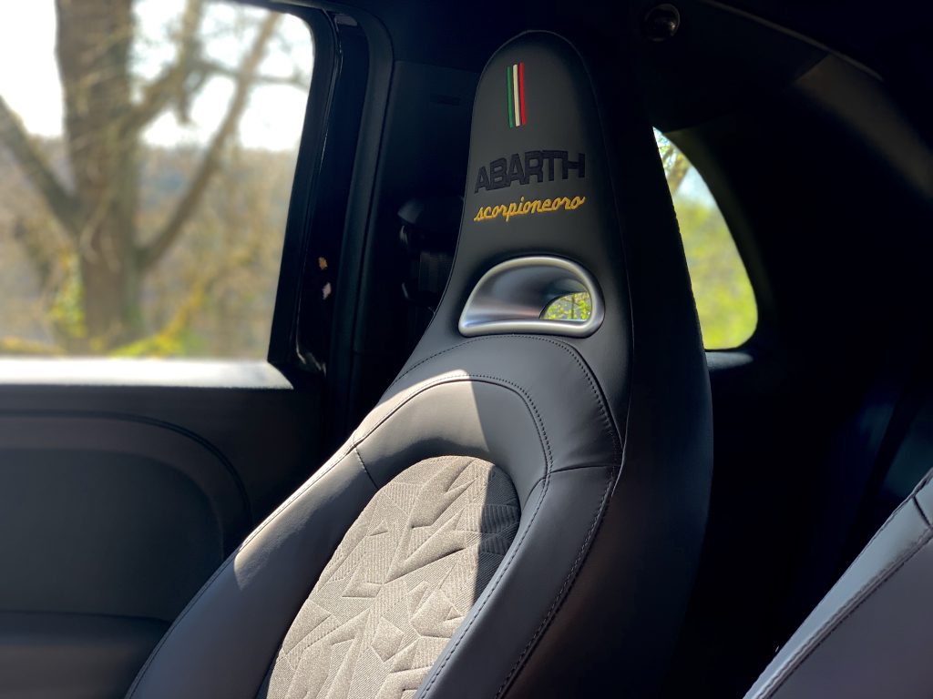 Essai Abarth 595 Scorpioneoro : une édition limitée et plutôt pimentée ! abarth 595 scorpioneoro 5
