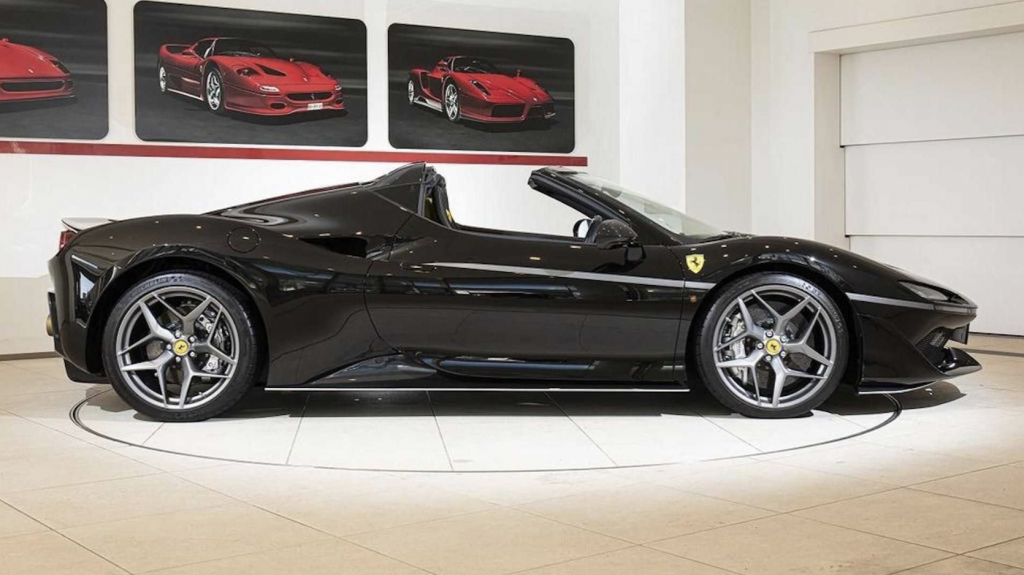 Une très rare Ferrari J50 en vente pour près de 3 millions d'euros ferrari j50 4