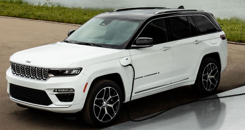 1200 L jeep grand cherokee 4xe 2021 les premires images du suv hybride rechargeable