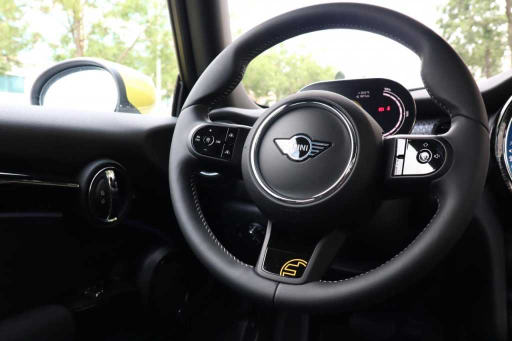 Fiat 500e vs Mini Cooper SE 6