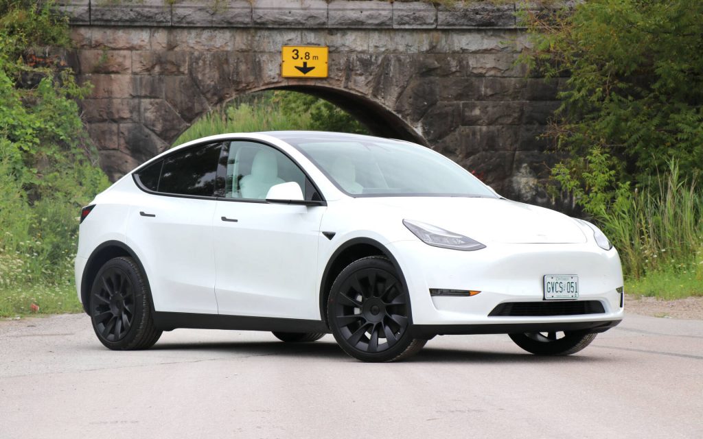 Tesla Model Y 4