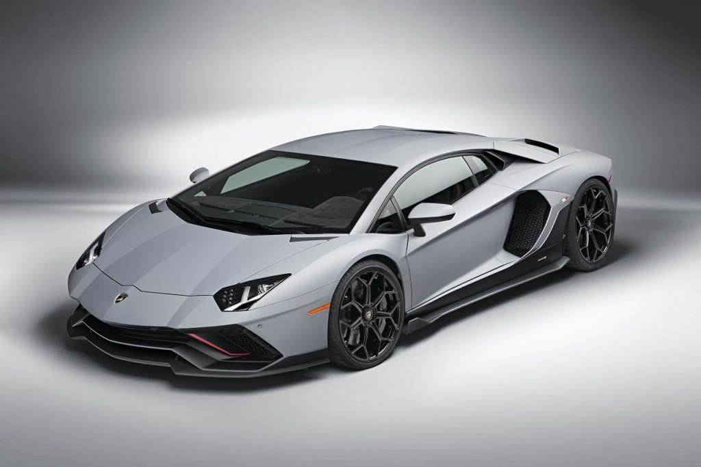 aventador ultimae avg