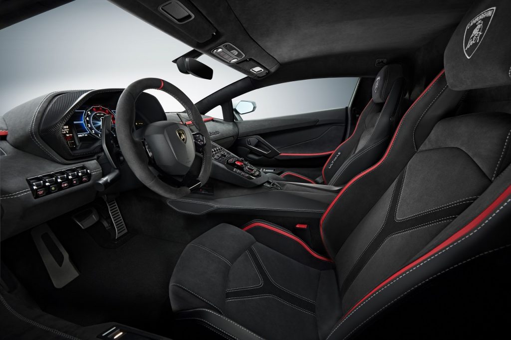 aventador ultimae interieur