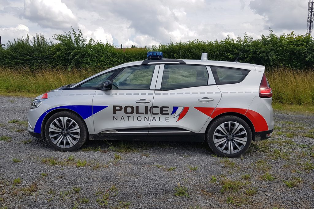 Voici les nouveaux Renault Grand Scénic pour la Police Nationale Durisotti Renault Grand Scenic Police Nationale 4