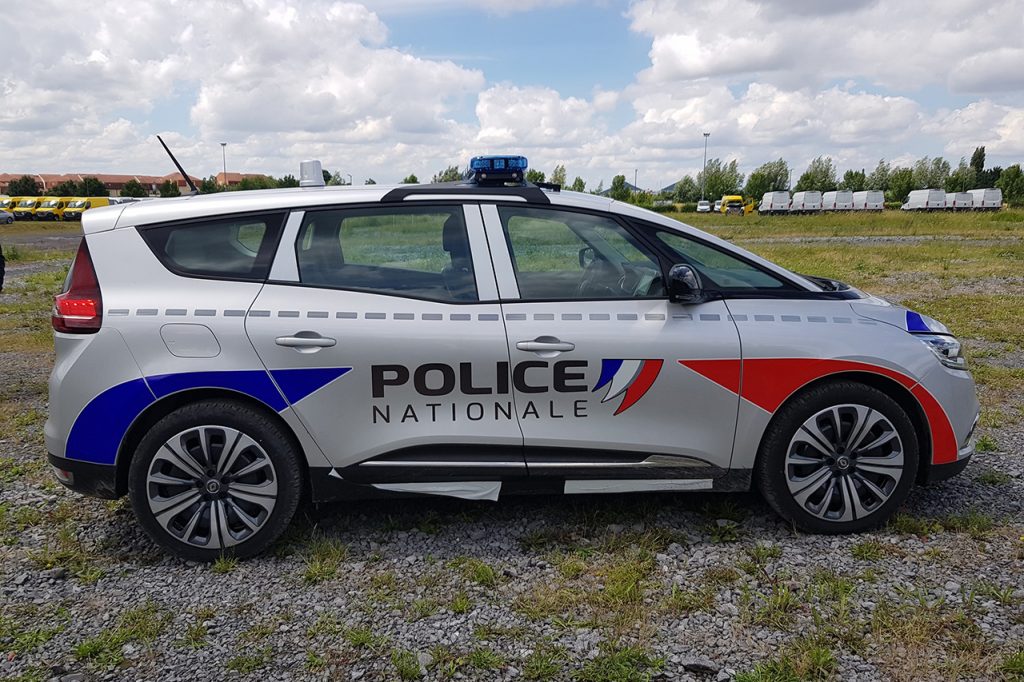 Voici les nouveaux Renault Grand Scénic pour la Police Nationale Durisotti Renault Grand Scenic Police Nationale 5