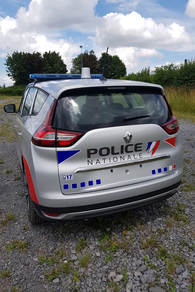 Voici les nouveaux Renault Grand Scénic pour la Police Nationale Durisotti Renault Grand Scenic Police Nationale 6