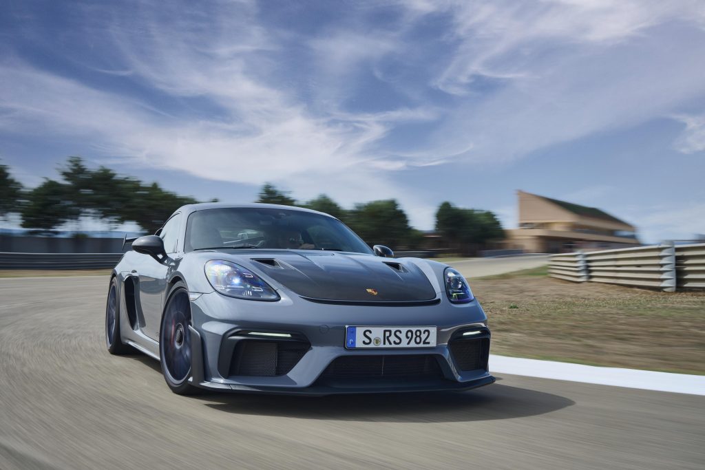Porsche 718 Cayman GT4 RS : la nouvelle pistarde enfin dévoilée Porsche Cayman GT4 RS 2