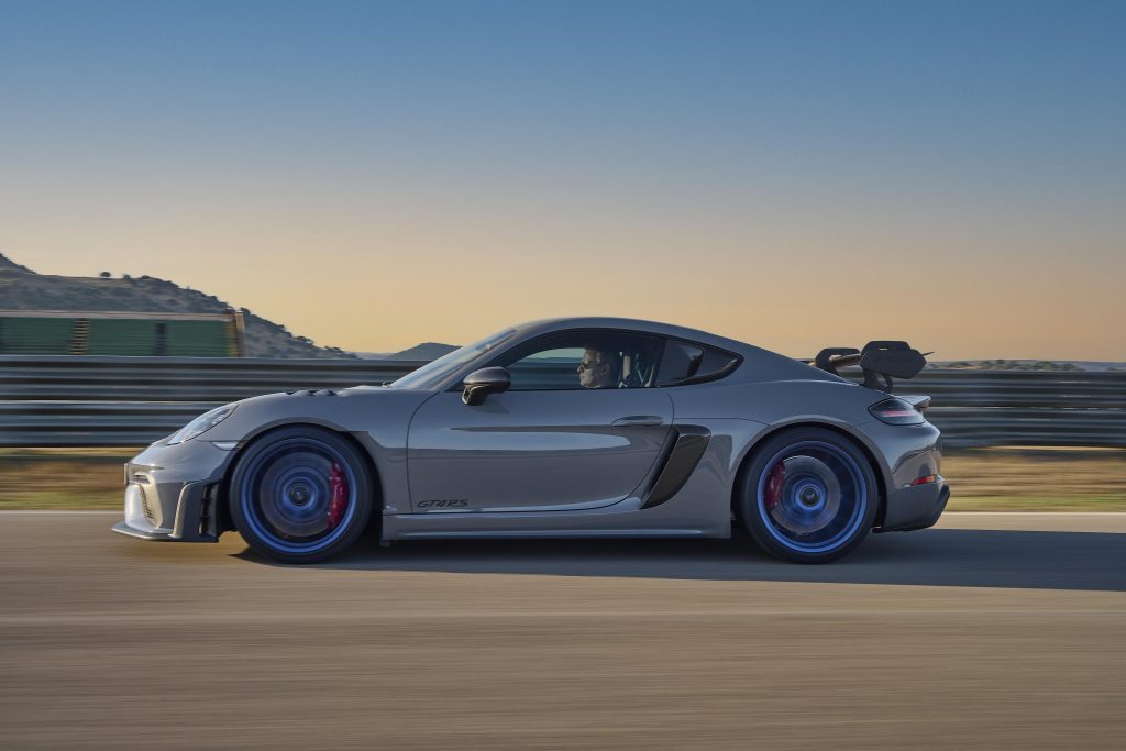 Porsche 718 Cayman GT4 RS : la nouvelle pistarde enfin dévoilée Porsche Cayman GT4 RS 3