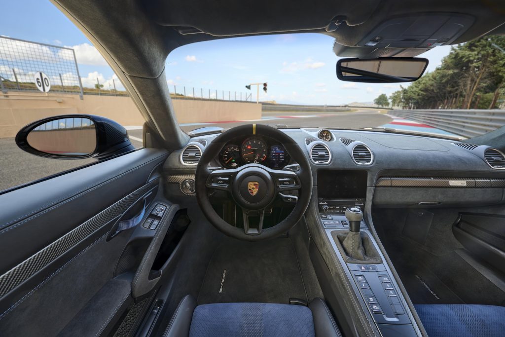 Porsche 718 Cayman GT4 RS : la nouvelle pistarde enfin dévoilée Porsche Cayman GT4 RS 6