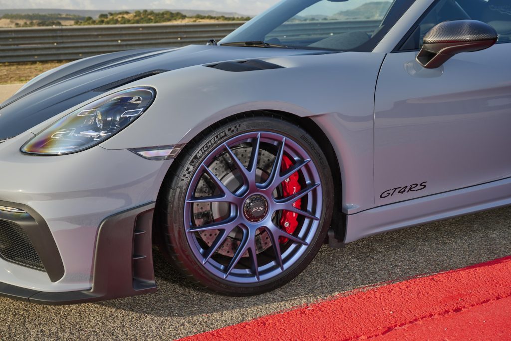 Porsche 718 Cayman GT4 RS : la nouvelle pistarde enfin dévoilée Porsche Cayman GT4 RS 7