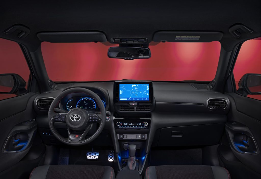 2022 yaris cross grs int 002 2