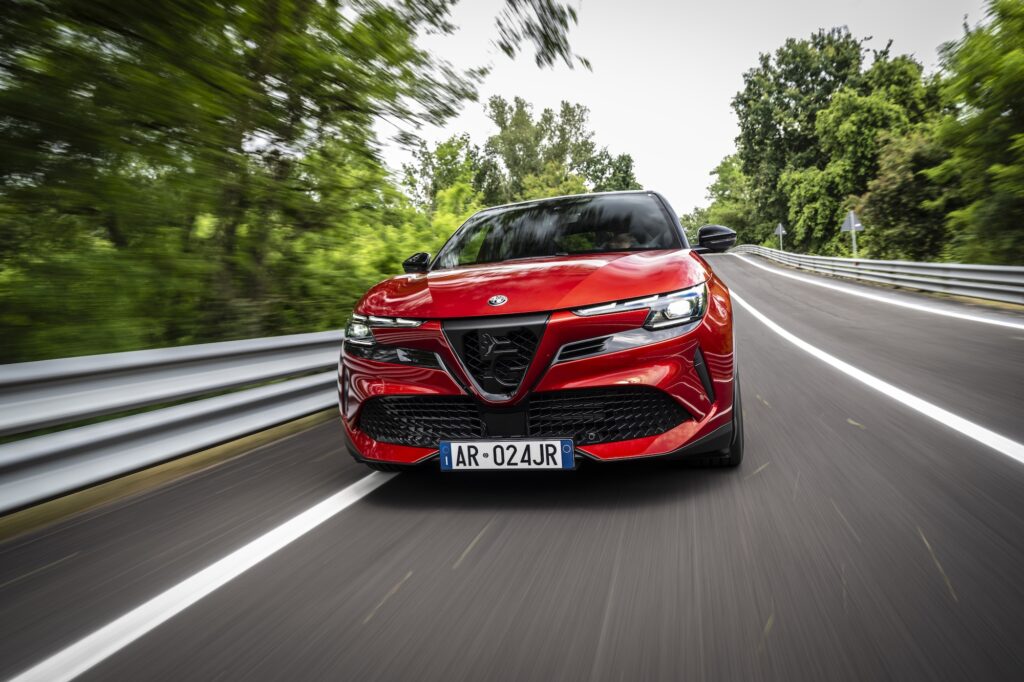 alfa romeo junior ibrida Q4