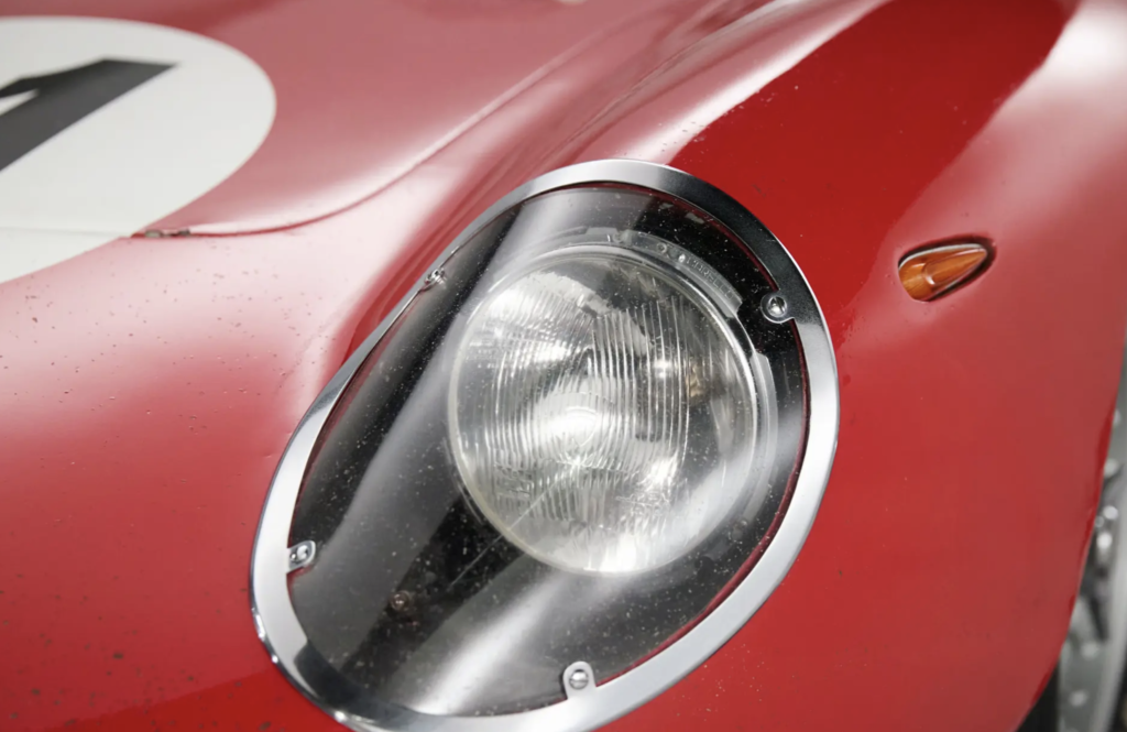 À Paris, cette Ferrari de légende victorieuse au Mans adjugée près de 35 millions d’euros ferrari 250 LM