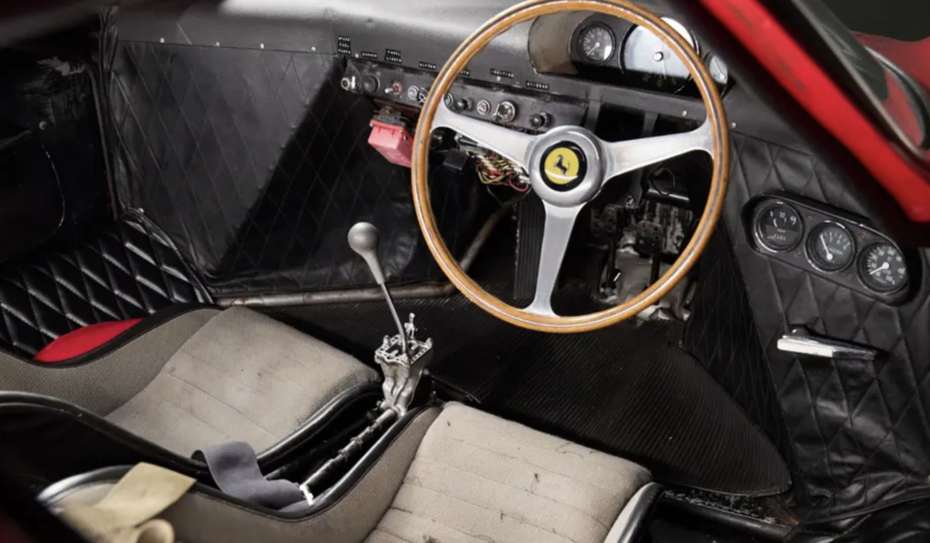 À Paris, cette Ferrari de légende victorieuse au Mans adjugée près de 35 millions d’euros ferrari 250 LM