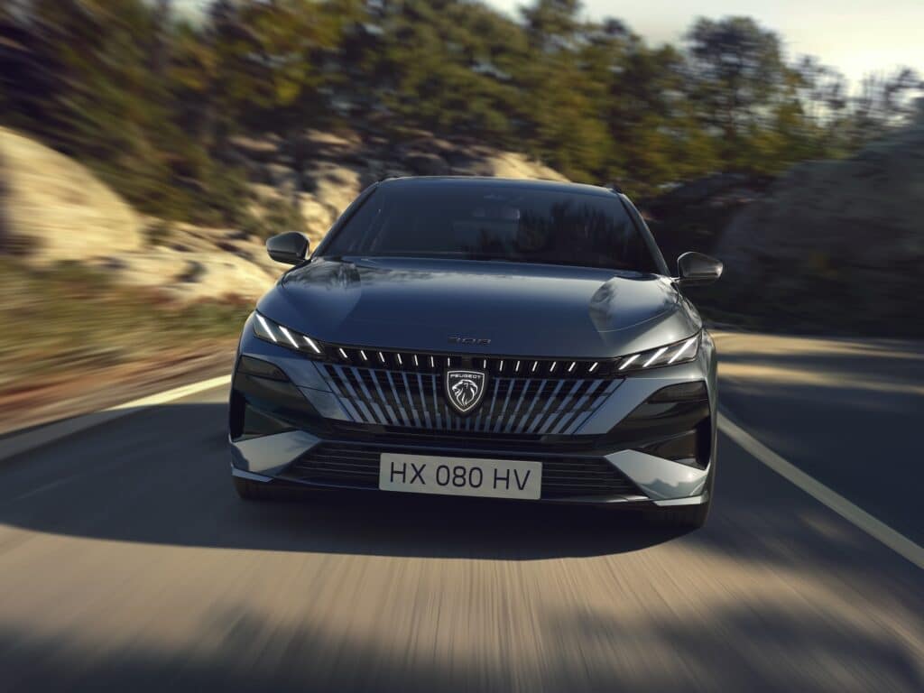 Fin des voitures thermiques en 2035 : exceptions, compensations, superbonus électrique... L’Europe ajuste sa stratégie et repousse le tout-électrique Peugeot 308