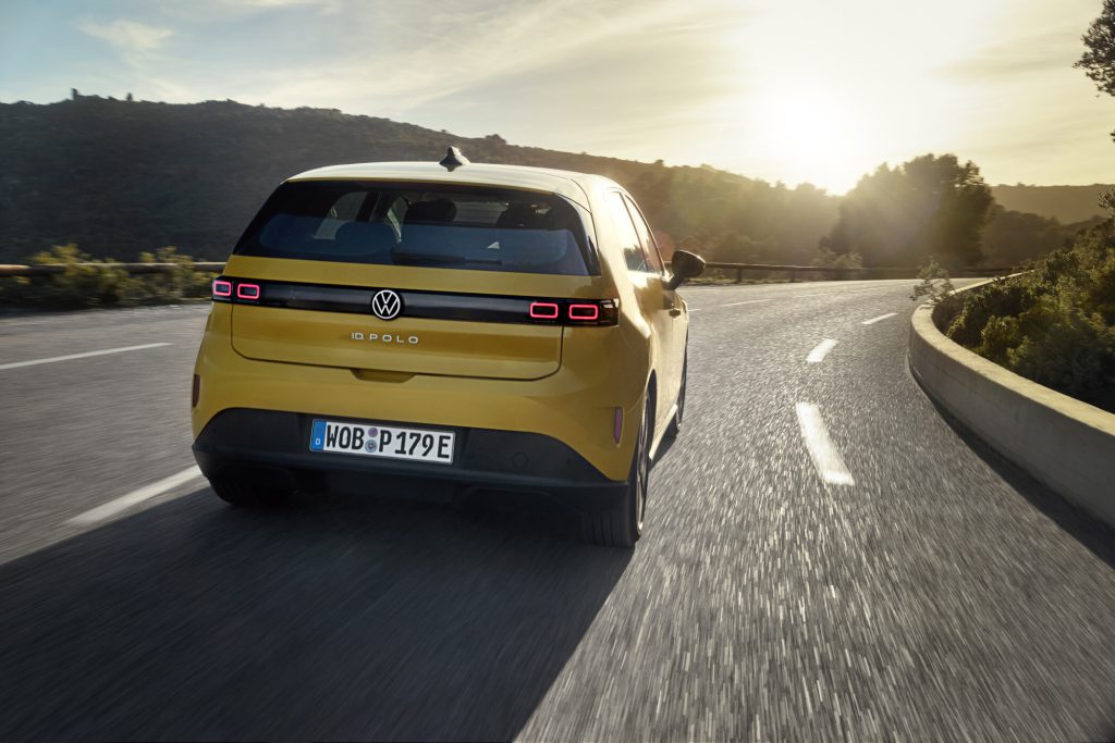 Plus de 450 km d'autonomie, moins de 25 000 €… Comment la nouvelle Volkswagen ID.Polo (2026) compte détrôner la Renault 5 électrique ? Volkswagen ID.Polo 2026