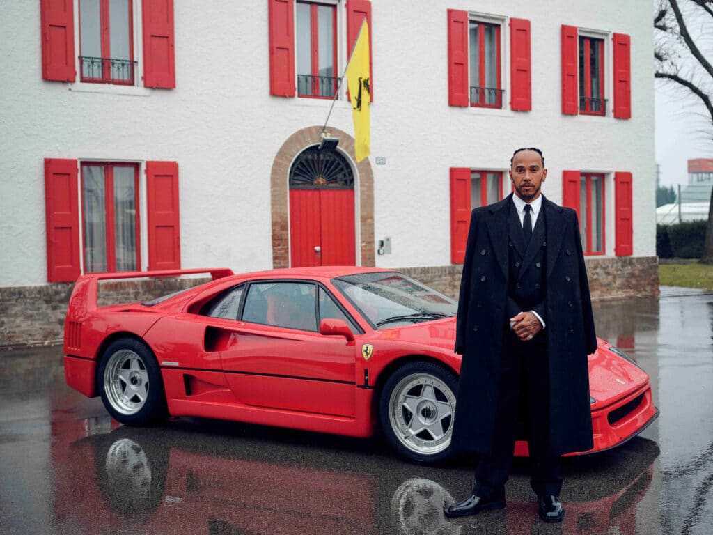 "Une expérience folle" : Lewis Hamilton embarque Kim Kardashian dans une Ferrari F40 pour un show dans les rues de Tokyo Lewis Hamilton Ferrari F40