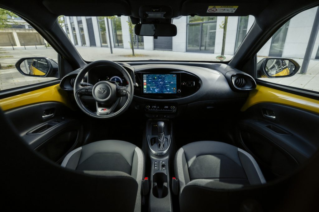 Essai Toyota Aygo X Hybride 2026 : plus puissante et ultra-sobre, la petite citadine qu'il faut absolument acheter ? Essai Toyota Aygo X Hybride 2026