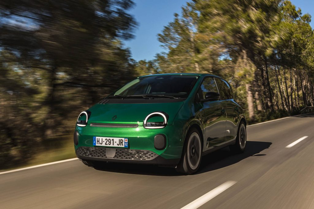 Bonus écologique 2026 : jusqu'à 5.700 euros, liste des modèles éligibles... Ce qu'il faut savoir avant d'acheter une voiture électrique Renault Twingo électrique