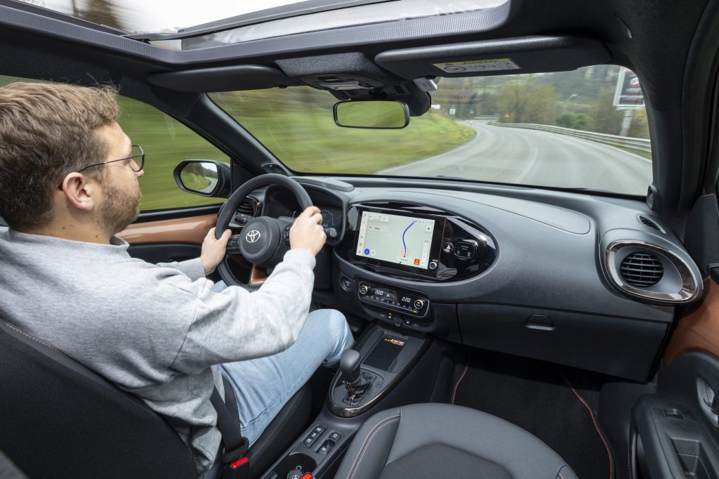 Essai Toyota Aygo X Hybride 2026 : plus puissante et ultra-sobre, la petite citadine qu'il faut absolument acheter ? Essai Toyota Aygo X Hybride 2026