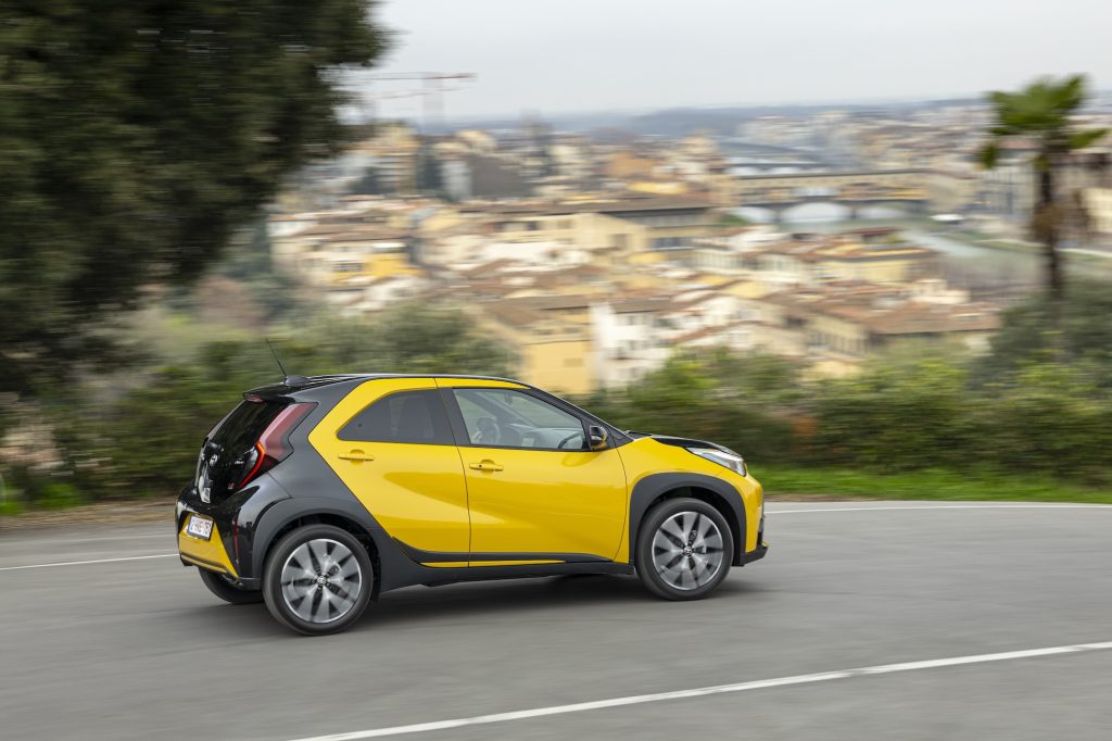 Essai Toyota Aygo X Hybride 2026 : plus puissante et ultra-sobre, la petite citadine qu'il faut absolument acheter ? Essai Toyota Aygo X Hybride 2026
